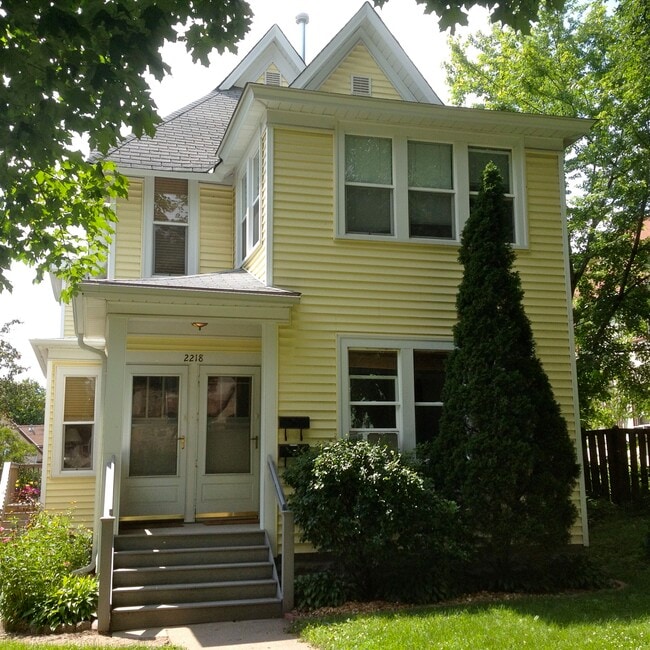 Building Photo - 2218 Buchanan St NE