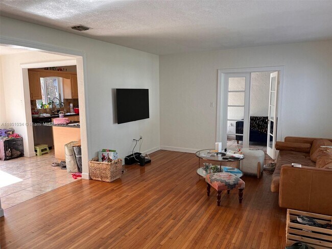 Foto del edificio - 9302 NW 2nd Ct