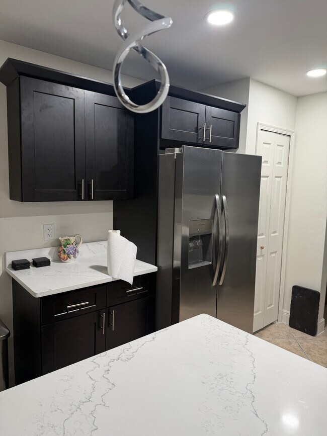 Foto del edificio - 2425 Ashecroft Dr