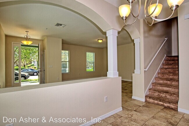 Building Photo - 3 br, 2.5 bath House - 10243 Lake District...
