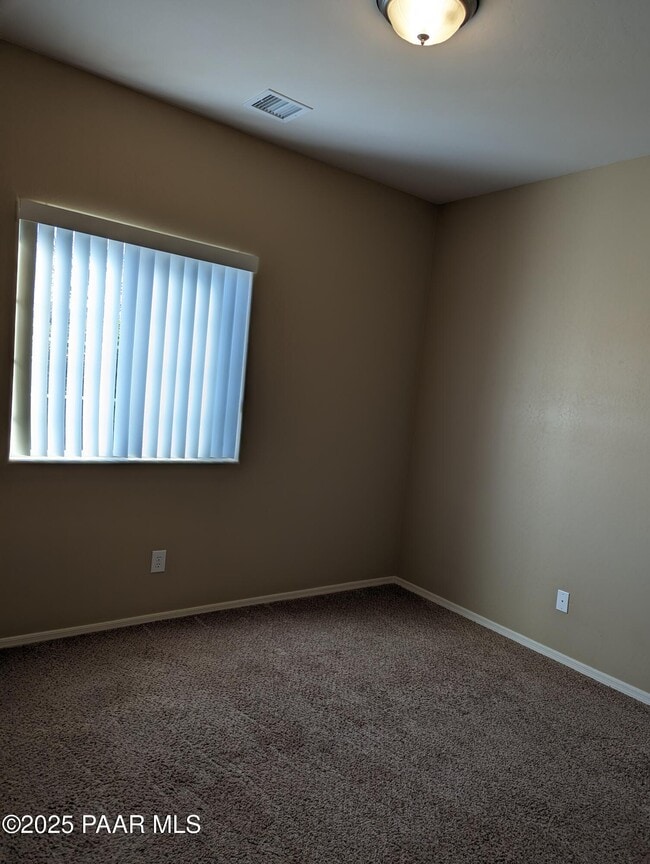 Building Photo - 4420 N Viewpoint Dr