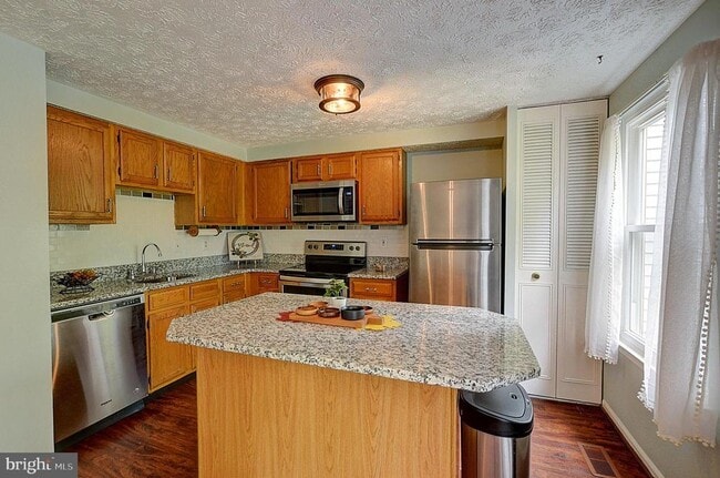 Building Photo - 7622 Mandan Rd