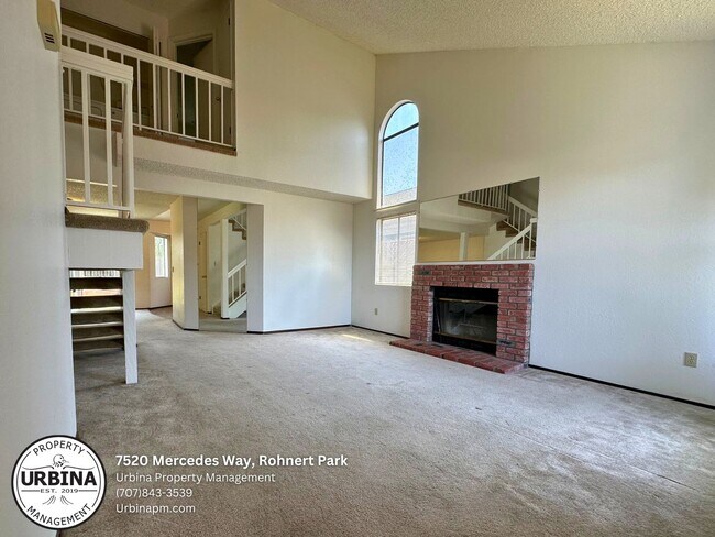 Building Photo - Discover Your Dream Home: Five-Bedroom Gem...