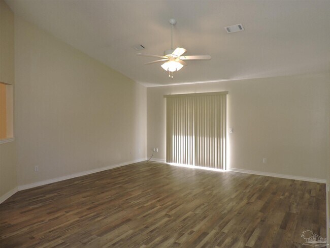 Foto del edificio - 551 Riola Pl