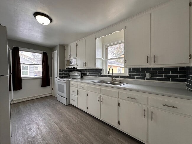 Foto del edificio - Recently Renovated 3 Bedroom 1 Bath Single Family Home!