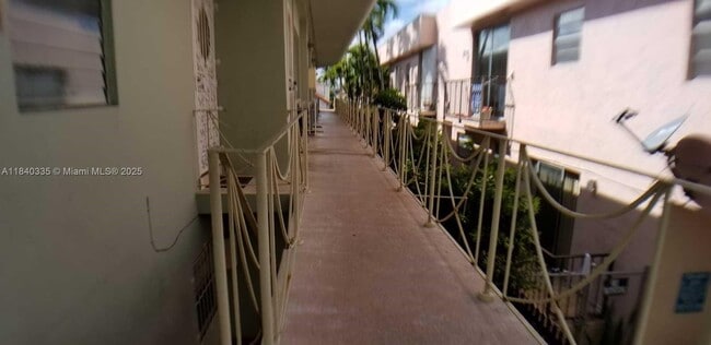 Foto del edificio - 7625 Harding Ave