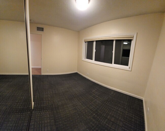 Foto del edificio - 5 bed 3.5 bath home close to campus!