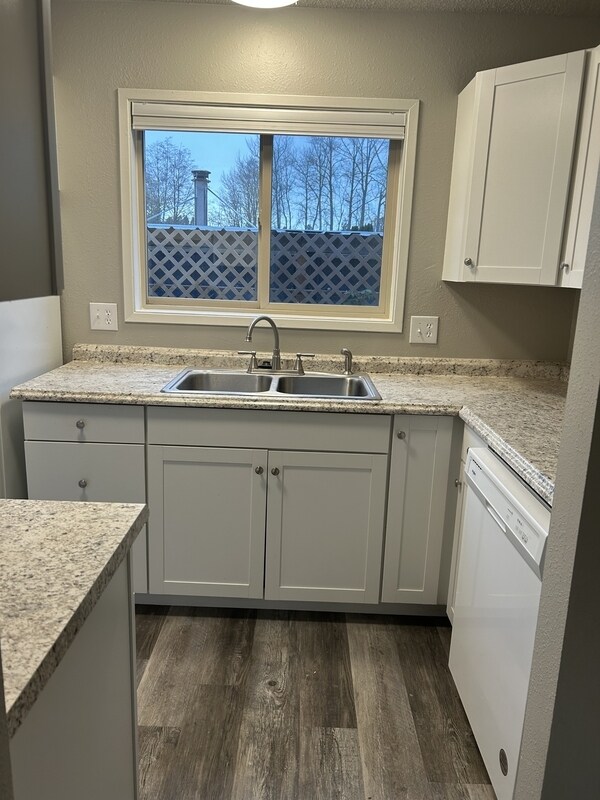 Foto principal - 3437 Redwood Ave