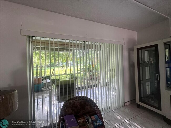 Foto del edificio - 607 S State Rd 7