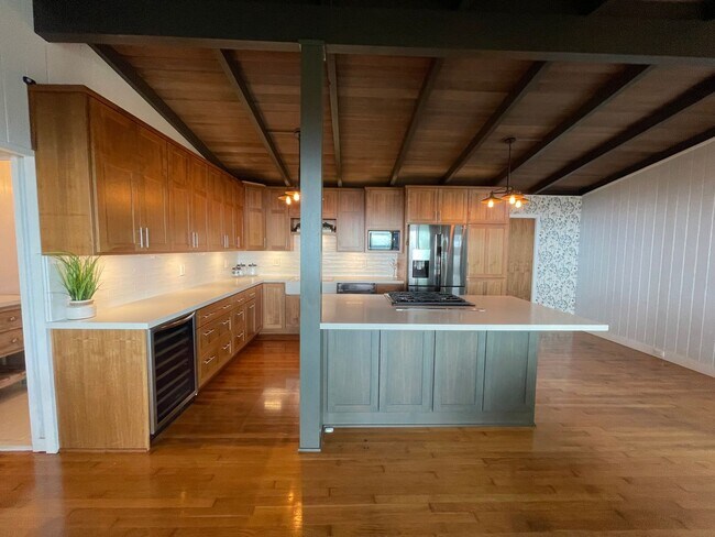Building Photo - Kula Renovated Three Bedroom/Two Bathroom