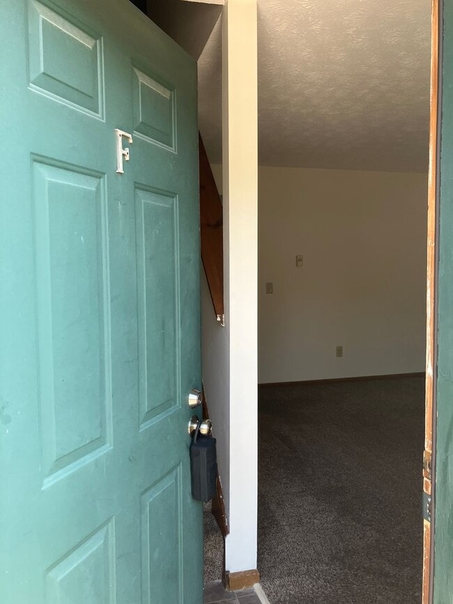 Building Photo - Spacious 2-Bedroom Living in a Quiet Commu...