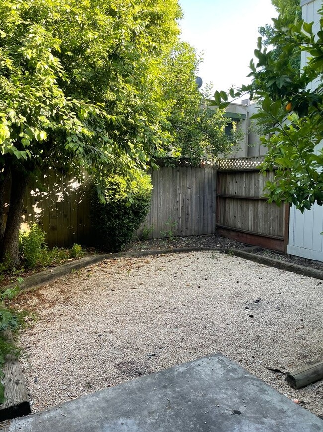 Building Photo - Bennett Valley Condo with Garage!