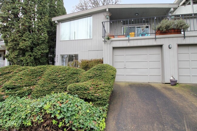 Building Photo - 5025-5025 S View Point Ter