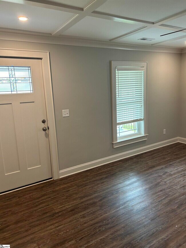 Building Photo - 206 Hubert St