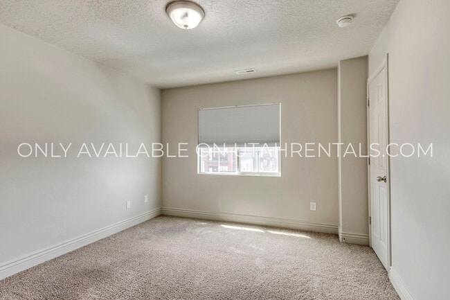 Building Photo - 21 E 8330 S