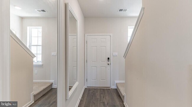 Building Photo - 177 Mazzeo Dr