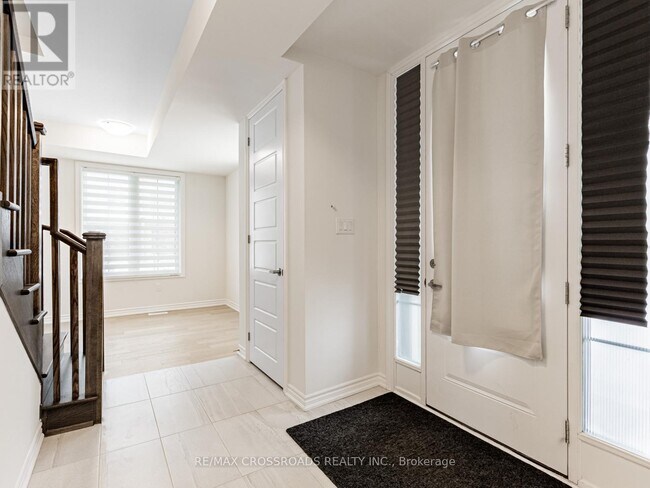 Building Photo - 288 Beaverbrae Dr