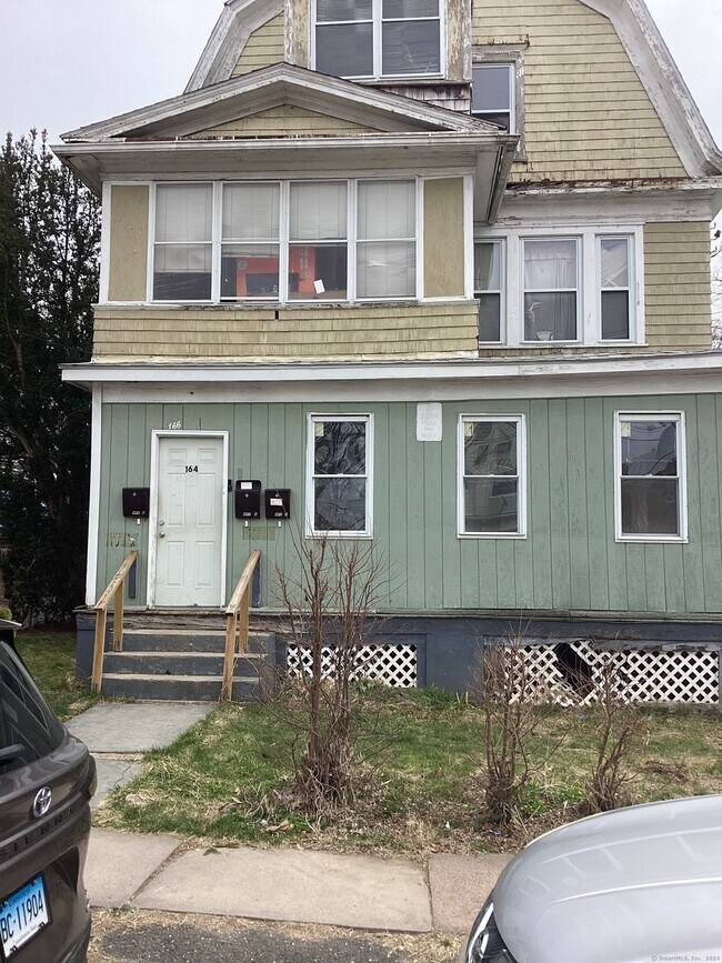 Building Photo - 164-166-166 Adams St