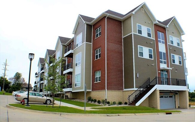 Building Photo - $1,250| 1 Bedroom, 1 Bathroom Condo | Pet ...