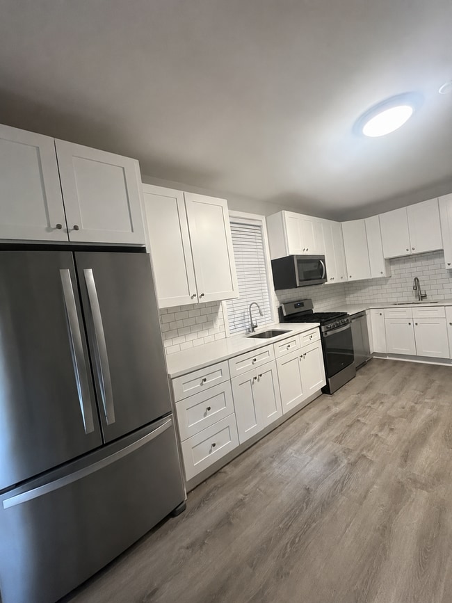 Photo - 1807 N Hermitage Ave Apartment