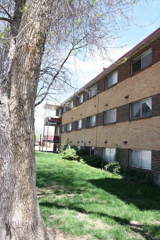 Primary Photo - 8780 Dawson St