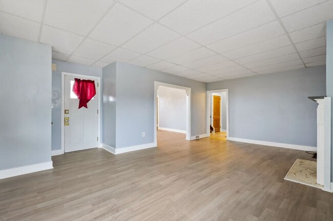 Building Photo - Recently Updated 3 Bedroom House In Penn H...