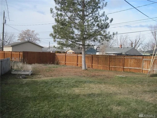 Yard - 420 N Mattson Dr