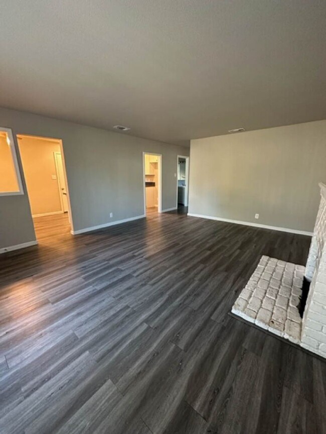 Foto del edificio - Desirable 3 bedroom 2 bath home