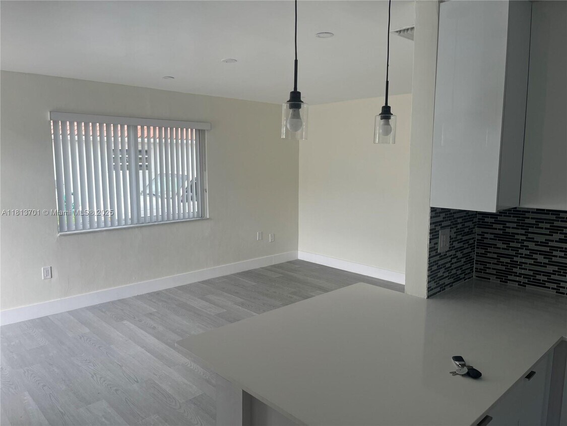Foto del edificio - 7113 SW 21st St