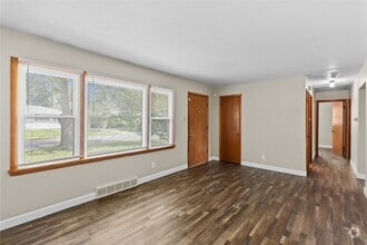 Building Photo - 26 Manor Dr