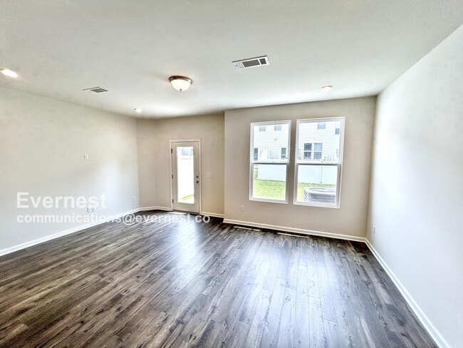 Building Photo - 3-Bed/ 2.5-Bath Townhouse/ Available Soon!