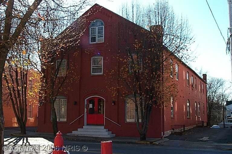 Primary Photo - 409 W Race St