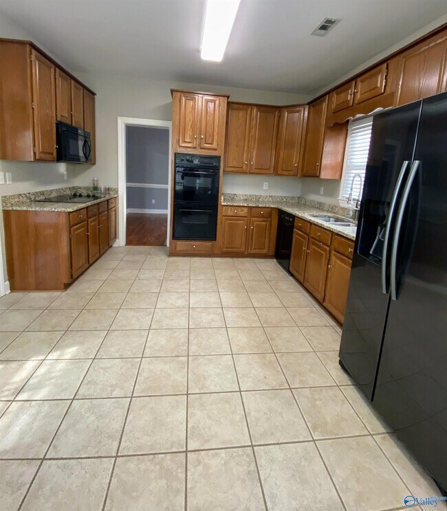 Foto del edificio - 3214 Cove Lake Rd