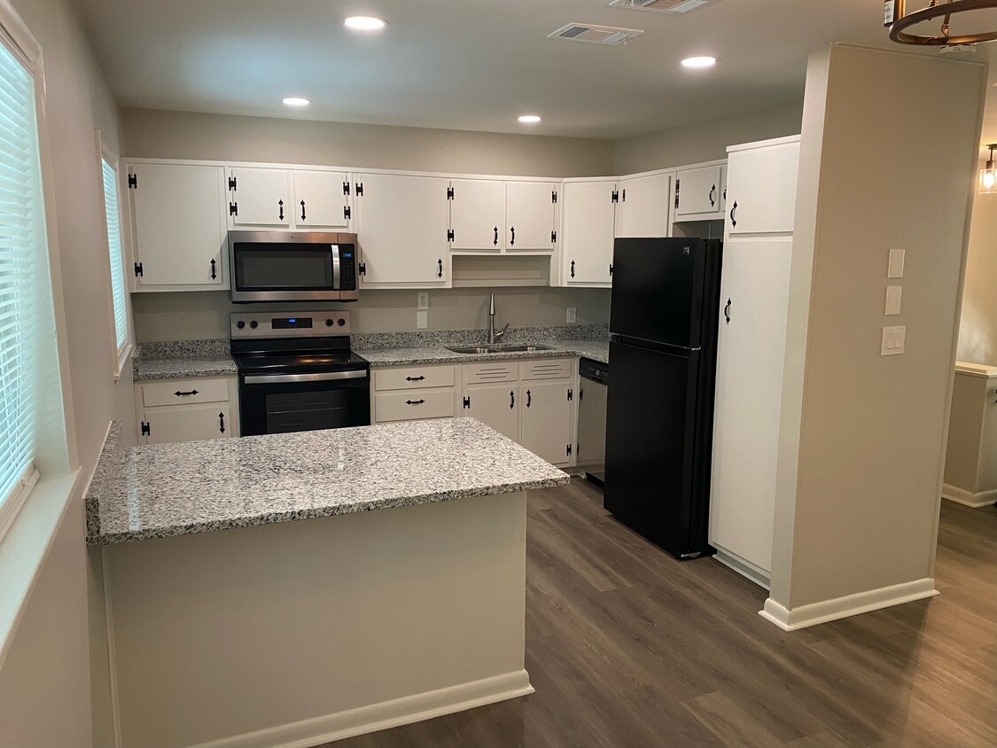 Foto del edificio - 2467 Carolyn Dr