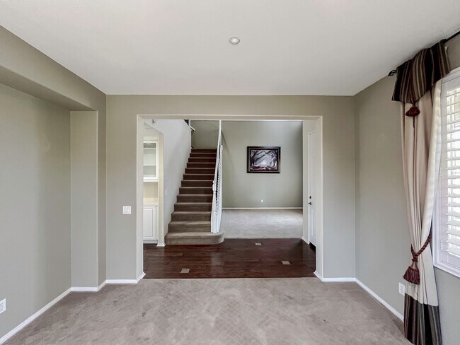Foto del edificio - MUST SEE! Beautiful 3 bedroom + Loft + Office Space (or convert to 4th bedroom) + Large Backyard ...
