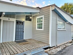 Building Photo - 4419 W Bayshore Dr