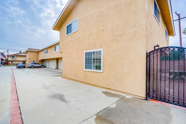 Foto del edificio - 10645 Western Ave