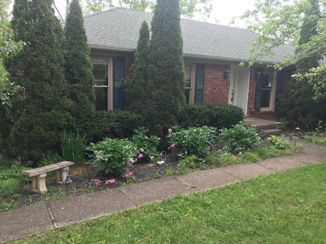 1029 Rollingwood Ln, Goshen, KY 40026 House Rental in Goshen, KY