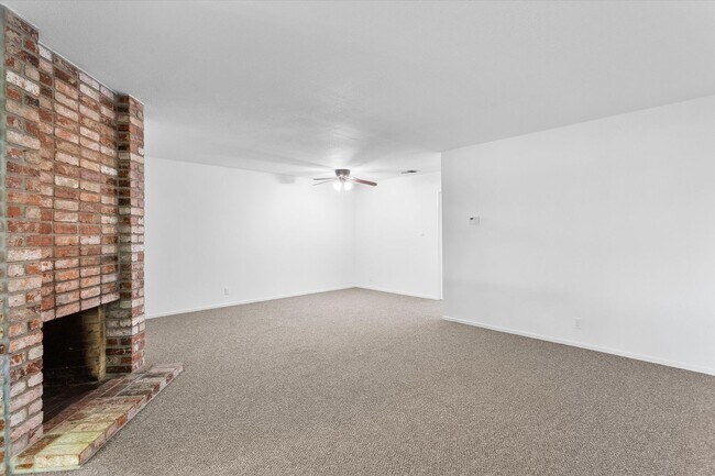 Foto del edificio - 1145 Bismarck Ln