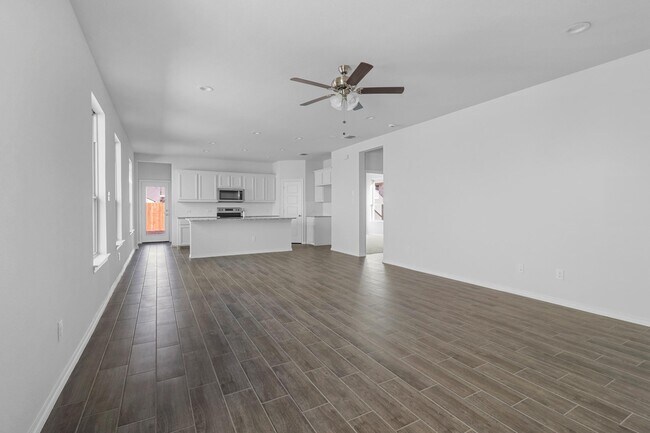 Foto del edificio - 3308 Dahlia Dr