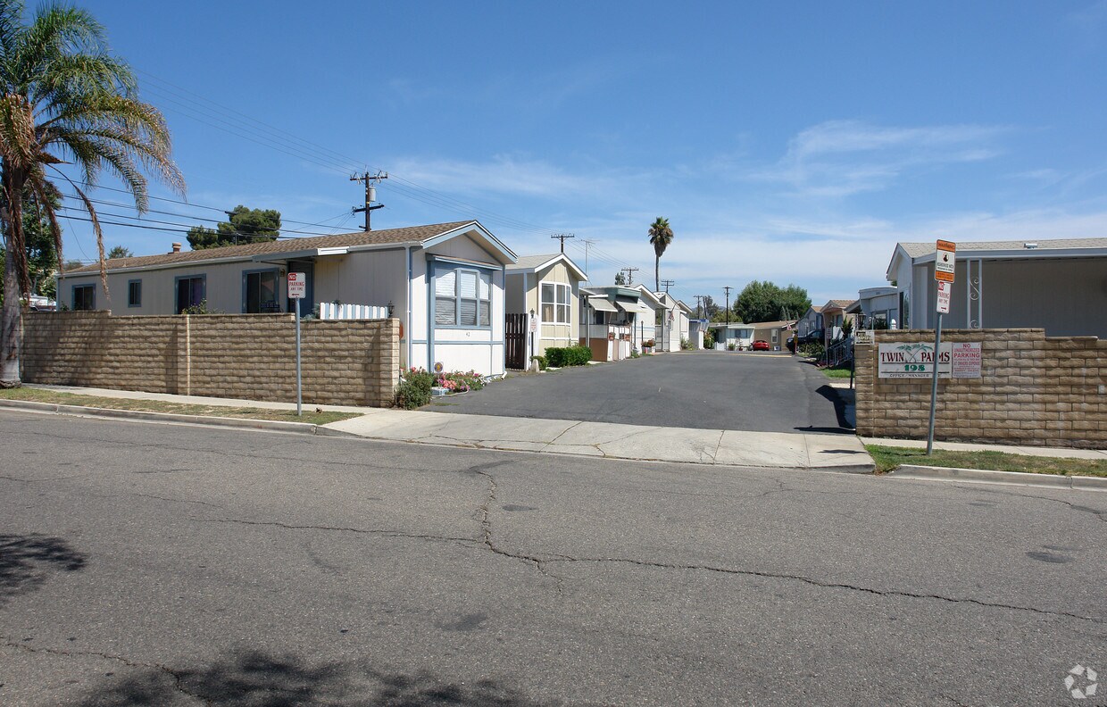 Primary Photo - 198 Skyline Dr