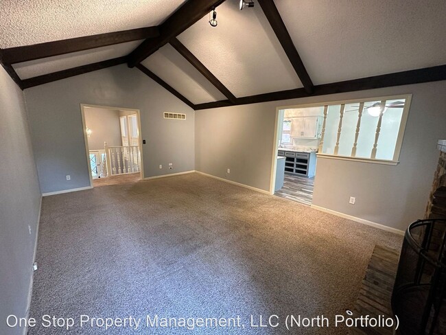 Building Photo - 4 br, 2.5 bath House - 3032 NE 73rd Terr