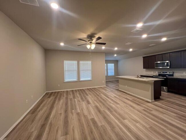 Foto del edificio - 4008 Halo St