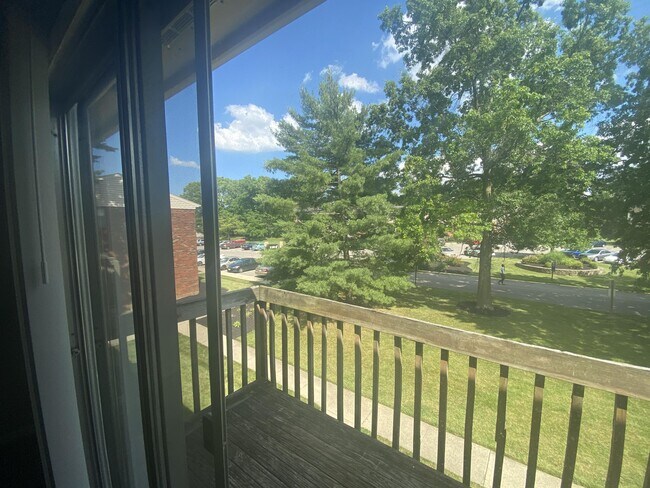 Foto del edificio - 8473 Beech Ave