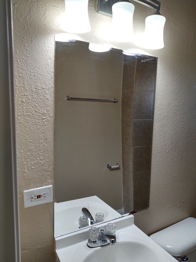 Building Photo - 1511 Orange Dr