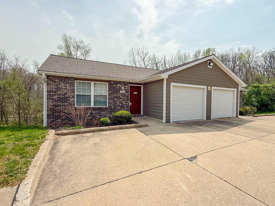 Primary Photo - 3326 E St Charles Rd