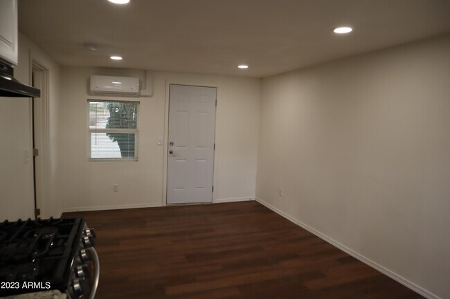 Foto del edificio - 800 W 4th St