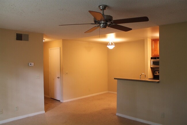 Building Photo - 5992 Westgate Dr