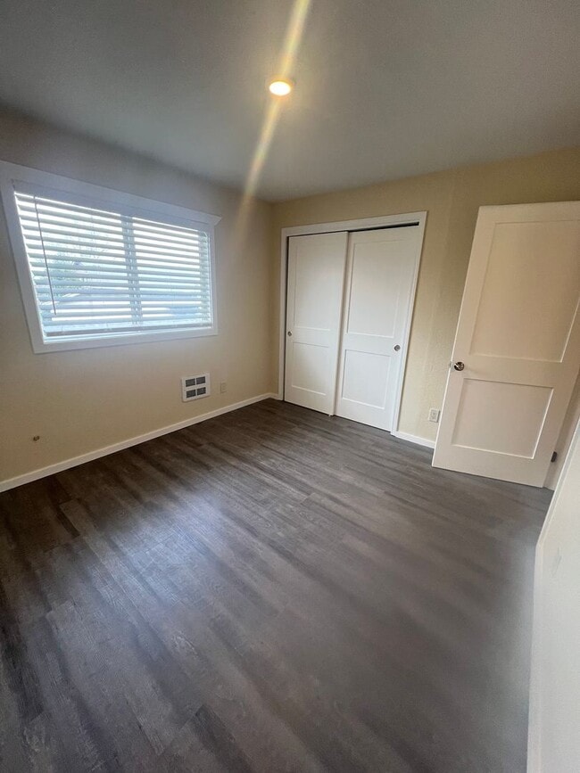 Foto del edificio - 1860 Myrtle St