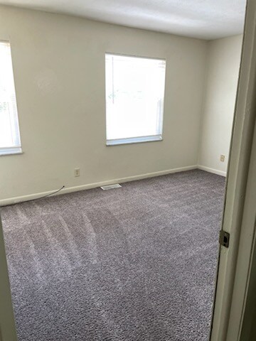 Foto del edificio - 214 Cross Lanes Dr